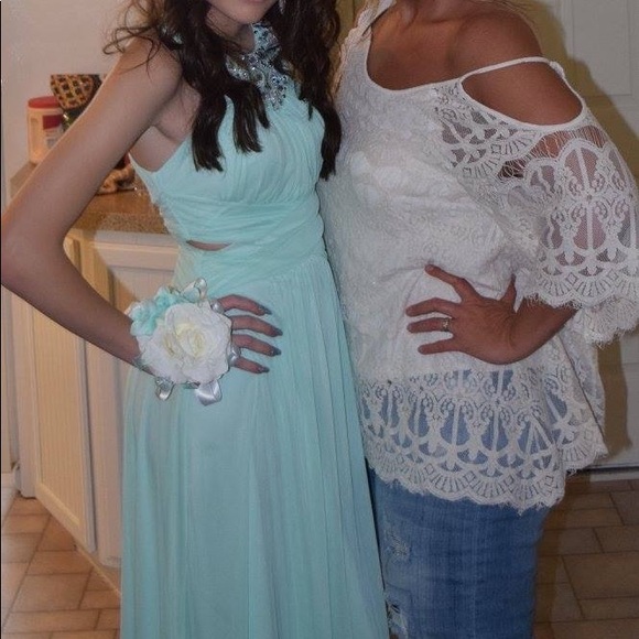 🎀HOST PICK🎀 Beautiful aqua B. Darlin dress!! - Picture 6 of 6